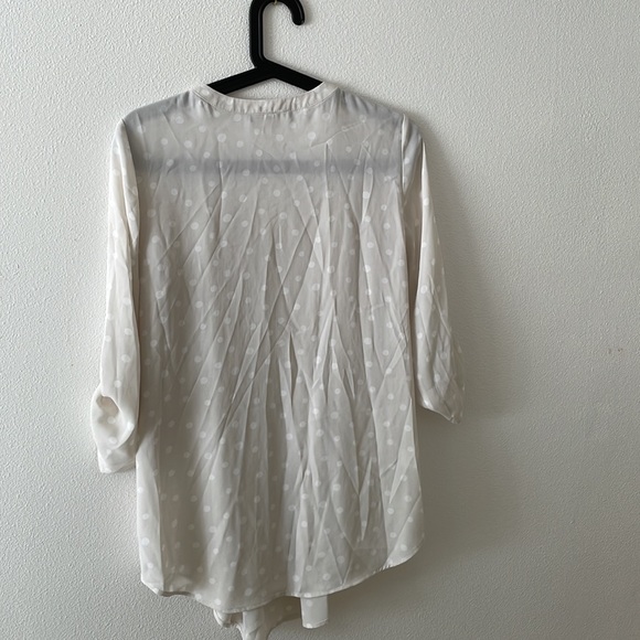 Daniel Rainn Maternity. Pistacia Split neck flowy maternity blouse - Picture 5 of 5